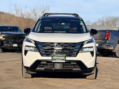 Used 2025 Nissan Rogue Platinum image 2