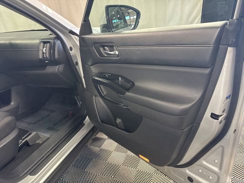 Used 2022 Nissan Pathfinder SV image 29