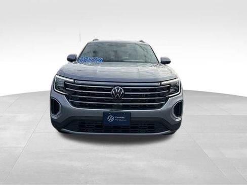 Used 2025 Volkswagen Atlas SE image 3