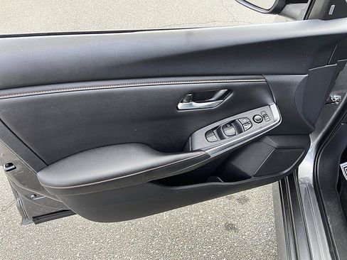 Certified 2023 Nissan Sentra SR FWD image 10
