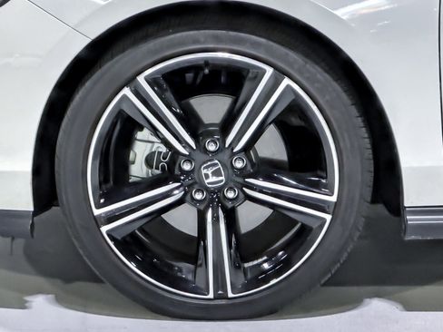 Used 2025 Honda Accord Sport image 11
