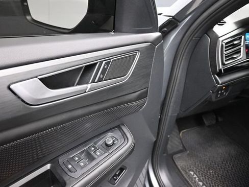 Used 2024 Volkswagen Atlas Cross Sport SE FWD image 14