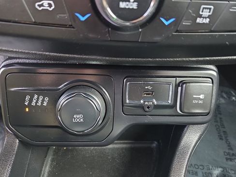 Used 2019 Jeep Renegade Limited w/ UConnect 8.4 Nav Group image 27