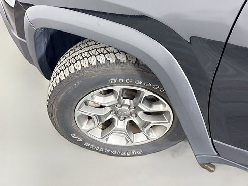 Used 2022 Jeep Cherokee Trailhawk w/ Premium Leather Package image 43