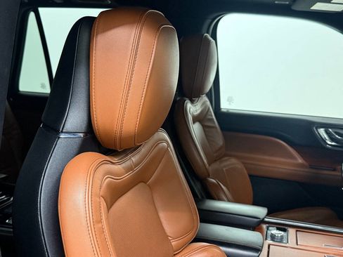 Used 2018 Lincoln Navigator Reserve w/ Technology Package image 40