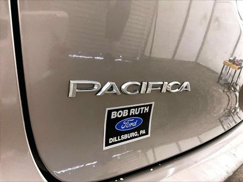 Used 2017 Chrysler Pacifica LX FWD image 13