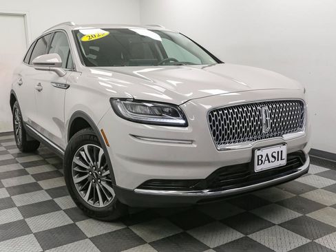 Used 2023 Lincoln Nautilus AWD w/ Premium Package image 2