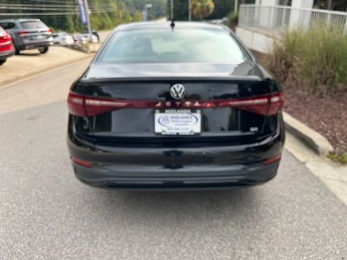 Used 2025 Volkswagen Jetta SE FWD image 32