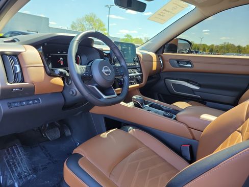Certified 2024 Nissan Pathfinder Platinum w/ Cargo Package AWD/4WD image 19