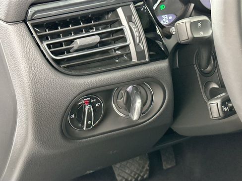 Certified 2025 Porsche Macan image 34