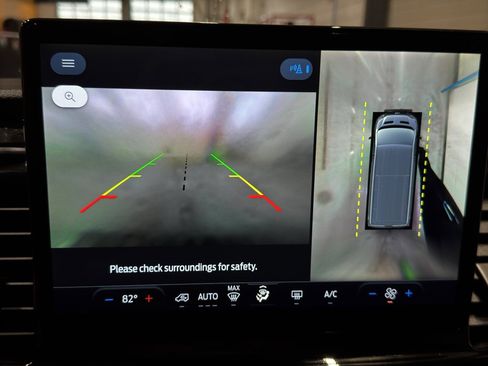 Used 2023 Ford Transit 350 XLT image 26