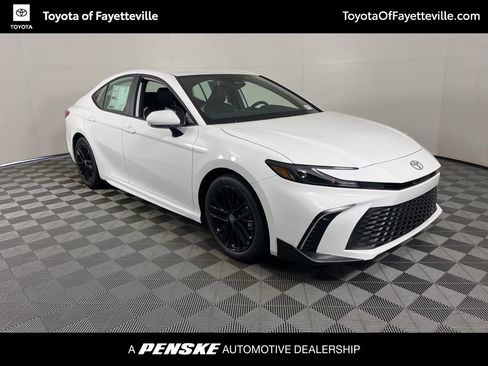 Used 2026 Toyota Camry SE image 15
