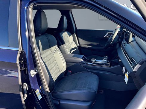 New 2025 Mitsubishi Outlander SE image 8