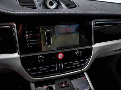 New 2026 Porsche Macan image 18