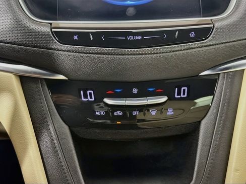 Used 2018 Cadillac XT5 FWD image 23