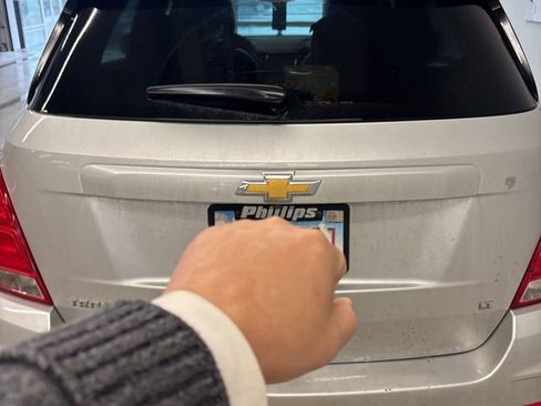 Used 2020 Chevrolet Trax LT w/ LT Convenience Package image 4