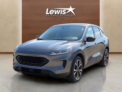 Used 2022 Ford Escape SE w/ SE Sport Appearance Package image 2