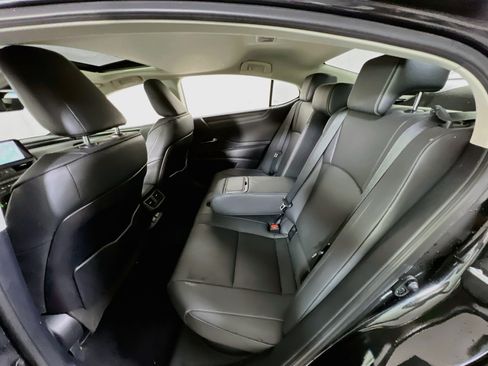 Used 2024 Lexus ES 300h w/ Premium Package FWD image 25