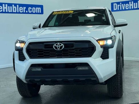 Used 2025 Toyota Tacoma TRD Off-Road AWD/4WD image 3