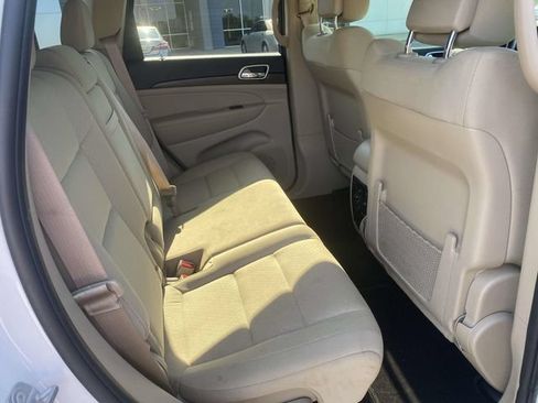 Used 2018 Jeep Grand Cherokee Laredo RWD image 9