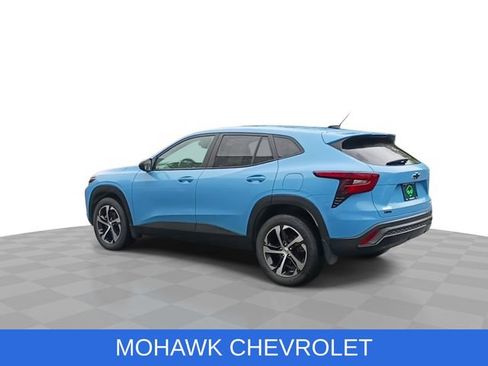 Used 2024 Chevrolet Trax RS w/ Sunroof Package FWD image 6