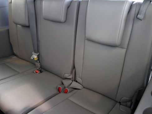 Used 2019 Toyota Highlander XLE image 25