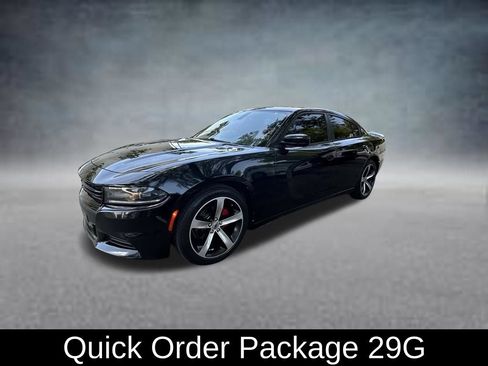 Used 2017 Dodge Charger SE RWD image 3