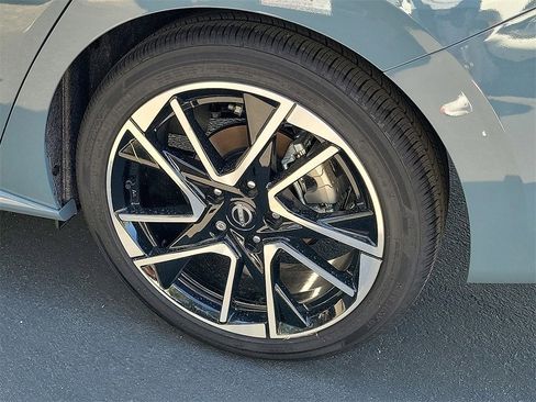 New 2025 Nissan Sentra SR image 3