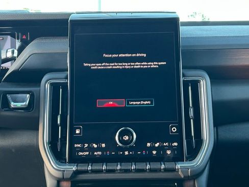 Used 2025 GMC Yukon XL Denali AWD/4WD image 16