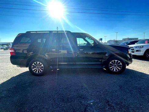 Used 2017 Ford Expedition EL XLT image 4