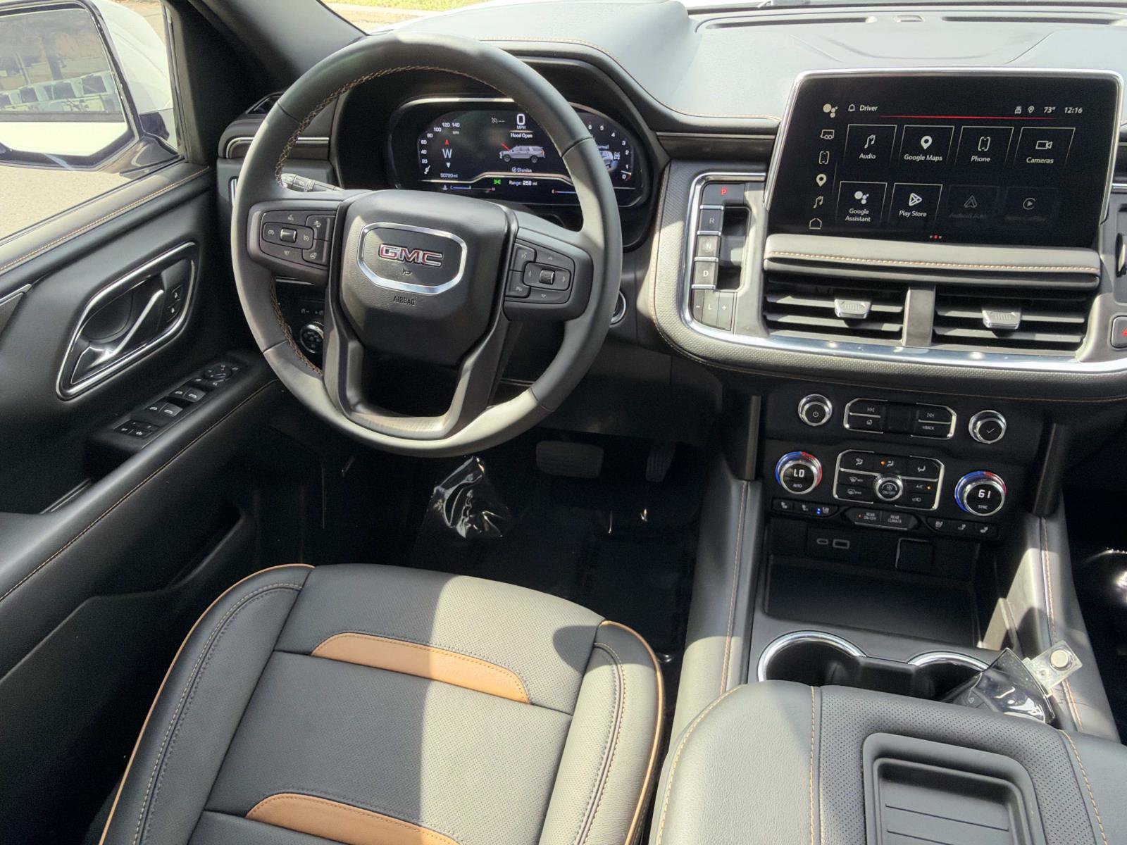 Used 2024 GMC Yukon AT4 w/ Technology Package AWD/4WD image 25