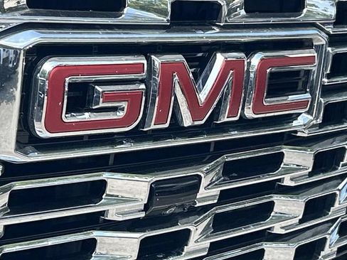 Used 2025 GMC Sierra 2500 Denali w/ Technology Package AWD/4WD image 13