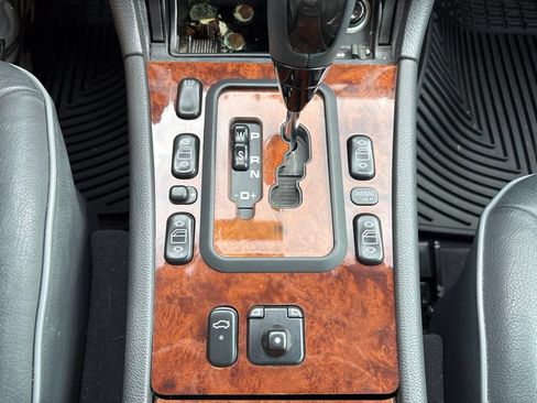 Used 2002 Mercedes-Benz E 320 4MATIC Sedan image 24