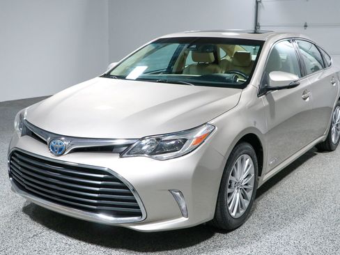 Used 2017 Toyota Avalon Limited FWD image 31