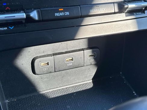 Used 2024 Kia Carnival LX FWD image 34