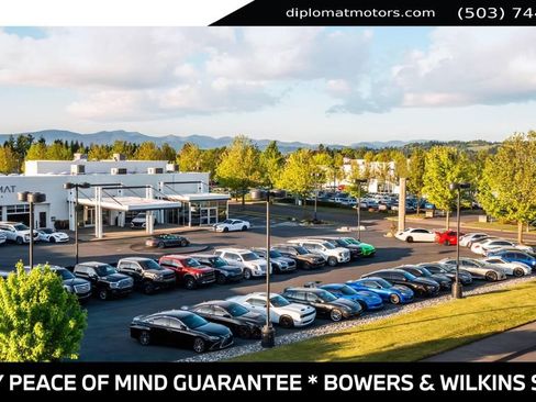 Used 2024 Volvo XC60 T8 Ultimate AWD/4WD image 3