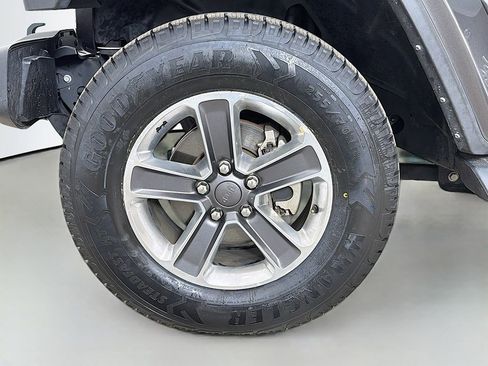 Used 2021 Jeep Wrangler Unlimited Sahara image 15