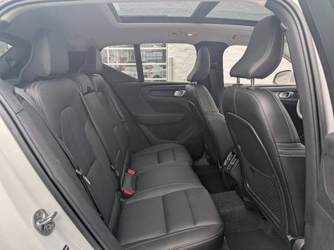 Used 2025 Volvo XC40 B5 Core image 29