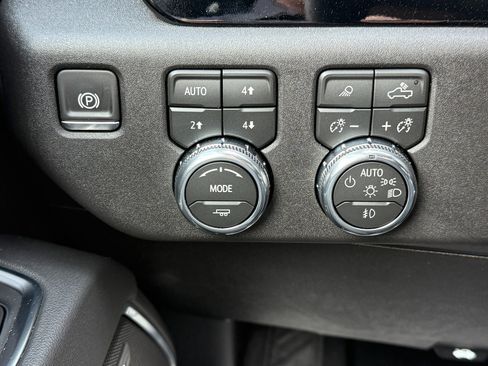 New 2026 GMC Sierra 2500 SLT w/ SLT Convenience Package image 31