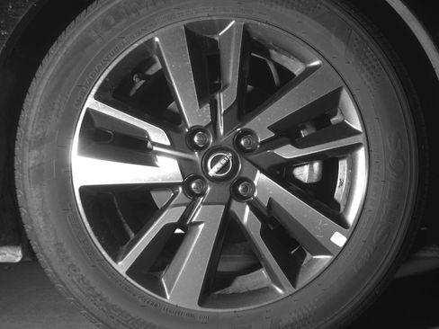 Used 2025 Nissan Versa SV FWD image 13