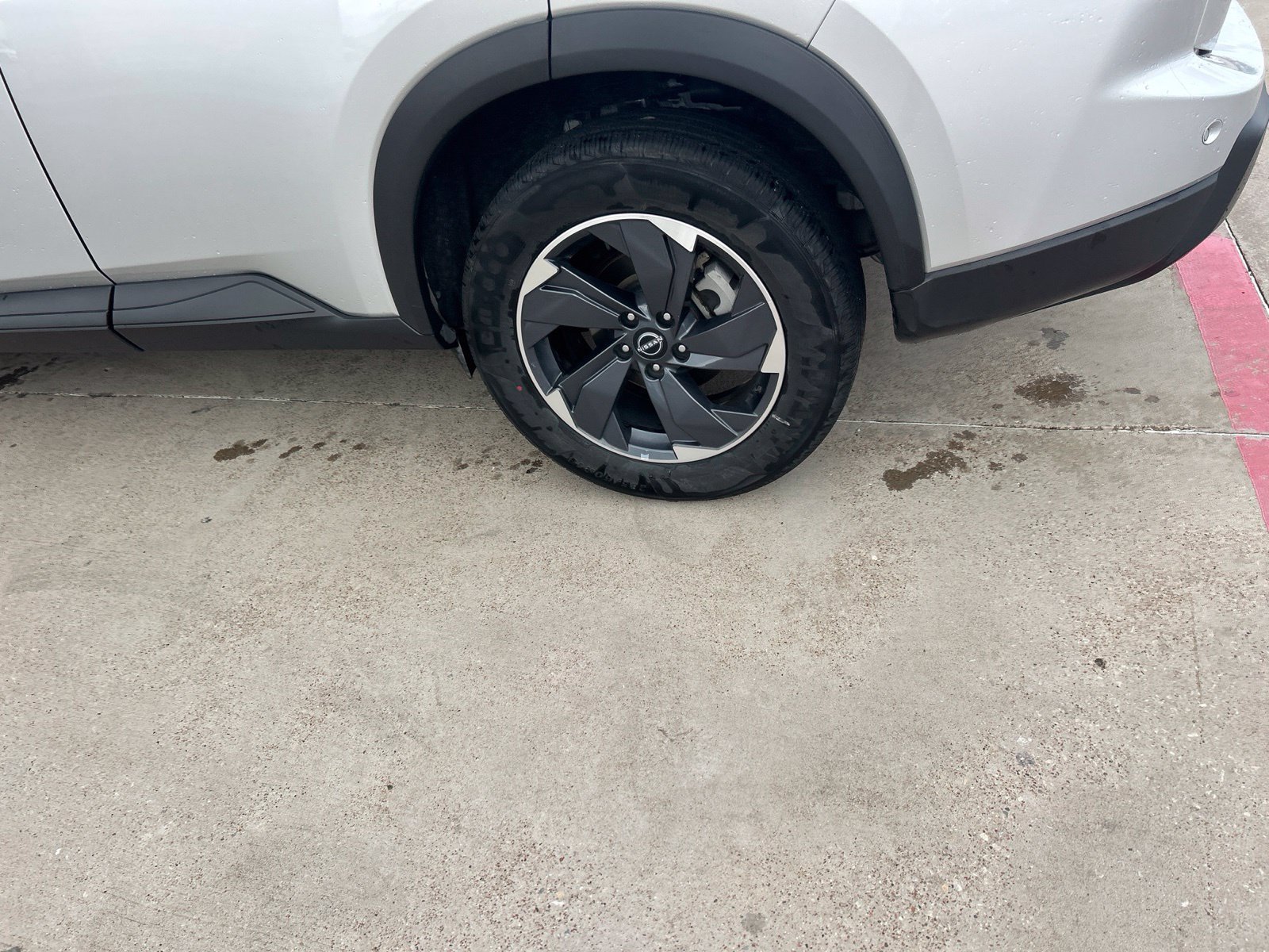Used 2024 Nissan Rogue SV FWD image 14