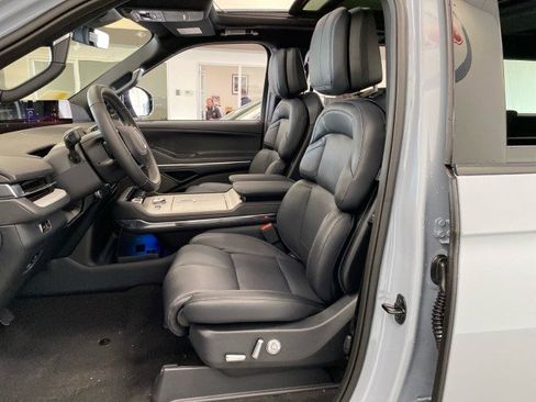 New 2025 Lincoln Navigator L Reserve w/ Jet Appearance Package image 19