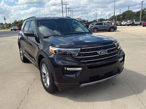 Used 2022 Ford Explorer XLT w/ Equipment Group 202A image 7