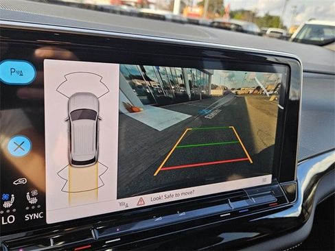 New 2026 Volkswagen Atlas Cross Sport SEL R-Line image 23