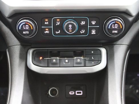 Used 2022 GMC Acadia SLT w/ LPO, Floor Liner Package FWD image 31