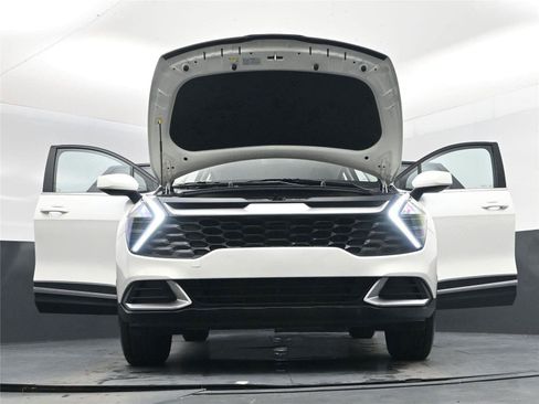 Used 2025 Kia Sportage LX image 31