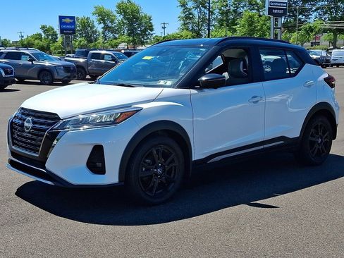 Certified 2023 Nissan Kicks SR w/ SR Premium Package FWD image 3