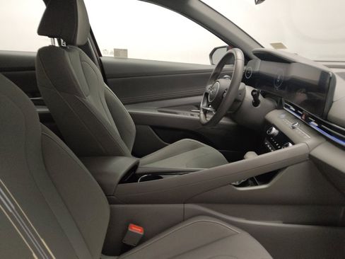 Used 2025 Hyundai Elantra SEL image 21