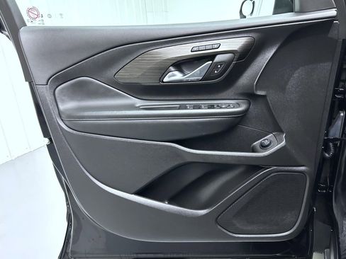 Used 2024 GMC Terrain SLT image 9