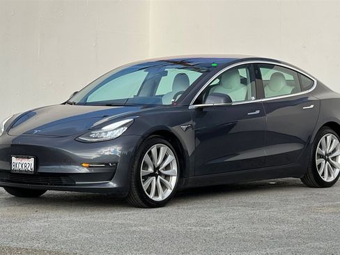 Used 2018 Tesla Model 3 Long Range image 8